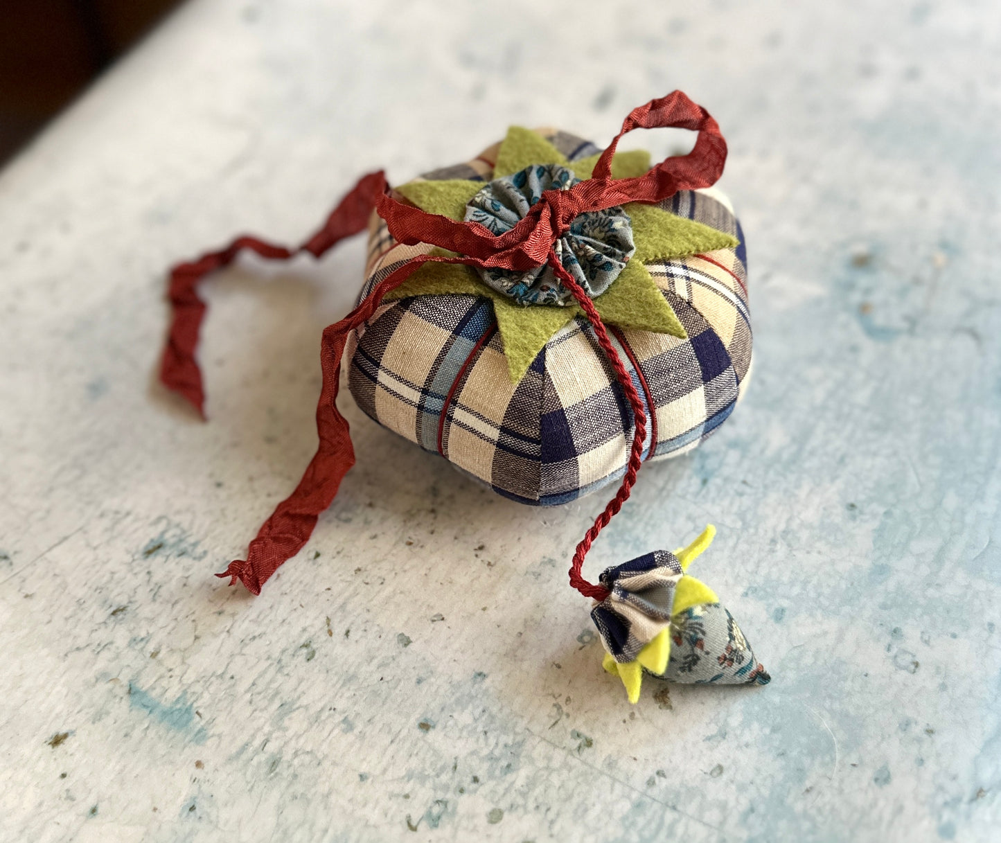 Handmade Tomato Pincushion: Vintage Plaid & Emory Strawberry image 4