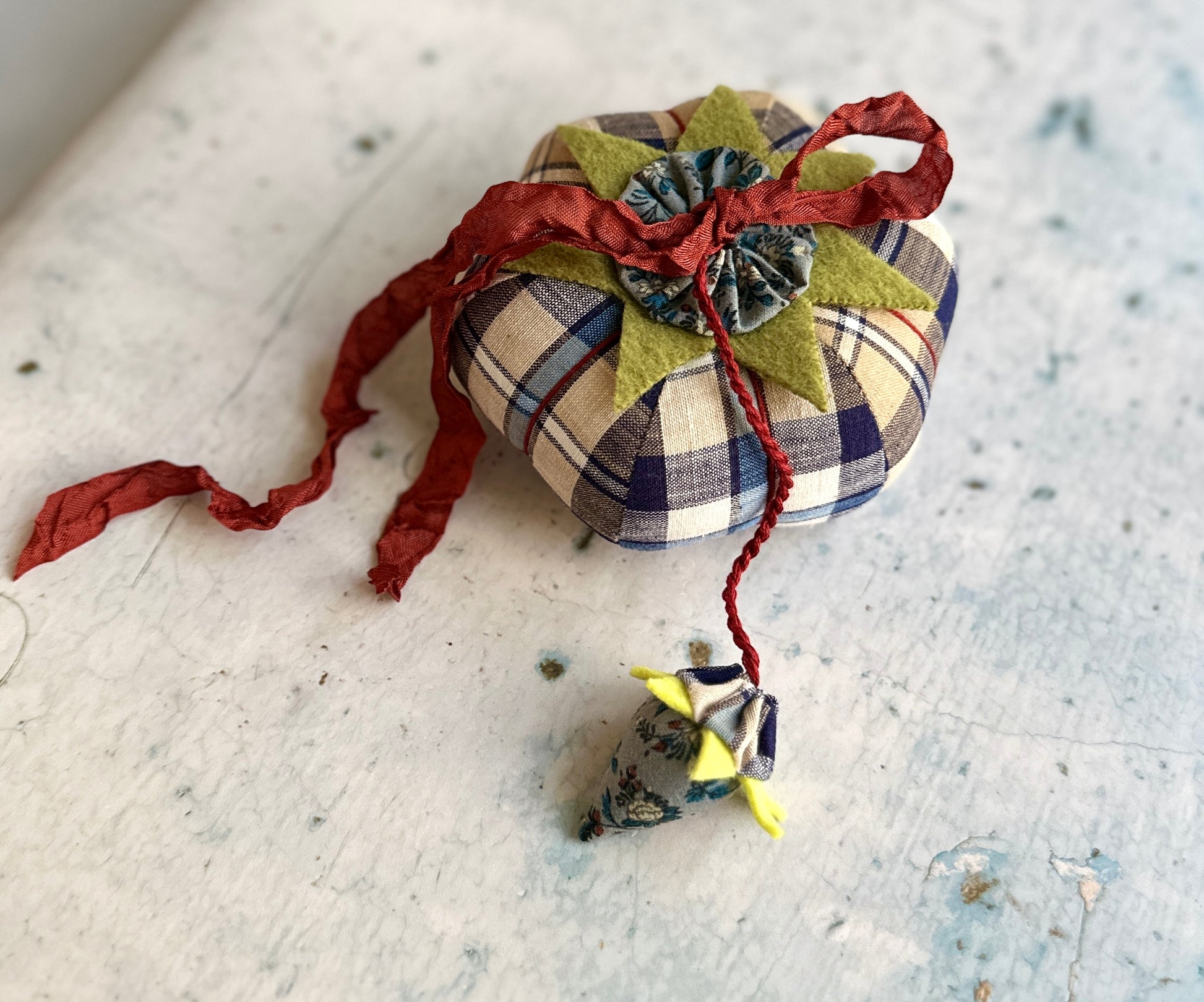 Handmade Tomato Pincushion: Vintage Plaid & Emory Strawberry image 2